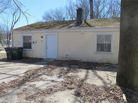 3rd image of 2406 Kenwood Dr SW