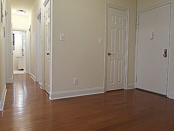 3rd image of 1035 Washington Ave APT 2E