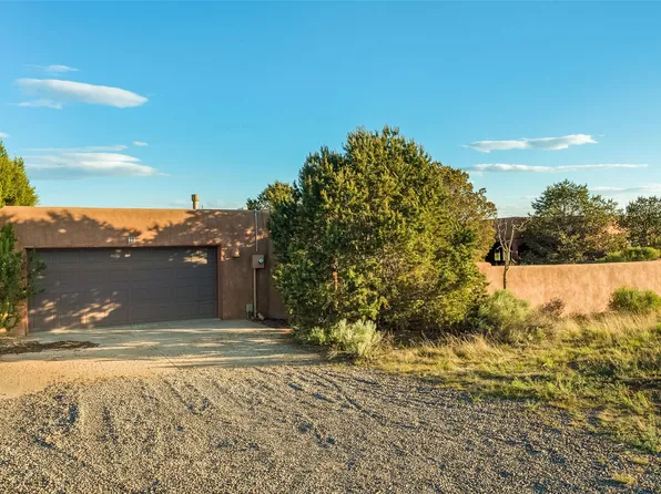 27 Juego Rd, Santa Fe, NM 87508