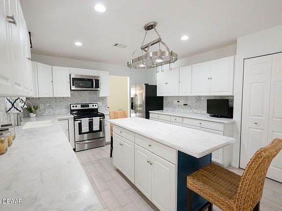 3rd image of 8 Pheasant Ln