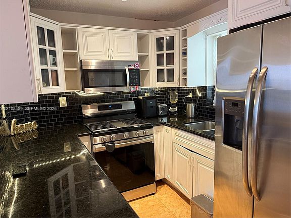 3rd image of 720 Collins Ave APT 206
