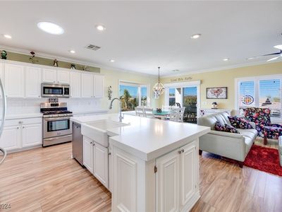 2400 Wisconsin Dells Dr, Henderson, NV, 89044