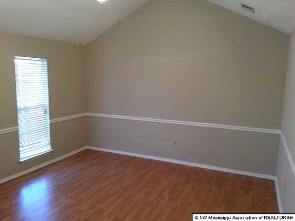 5th image of 3411 Laurelwood St