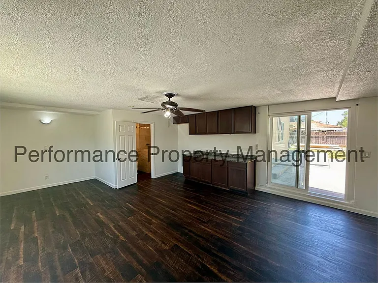 1220 Sylvia Dr — Photo 12