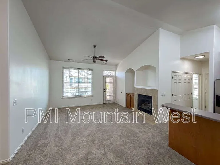 443 Kent Dr — Photo 6