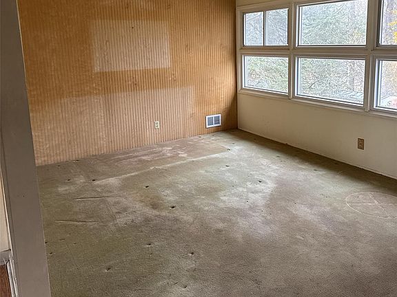 4th image of 724 Locksley Road