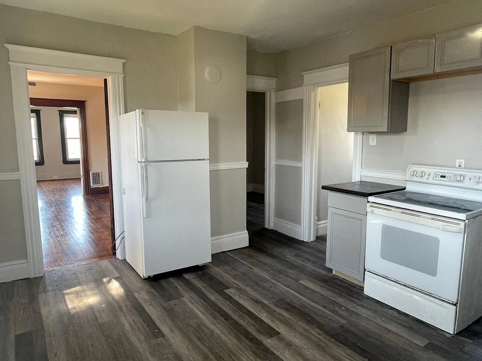 2 bed, $1,300 — Photo 3