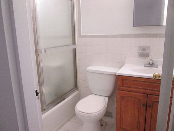 2nd image of 1625 Lexington Ave APT 5A
