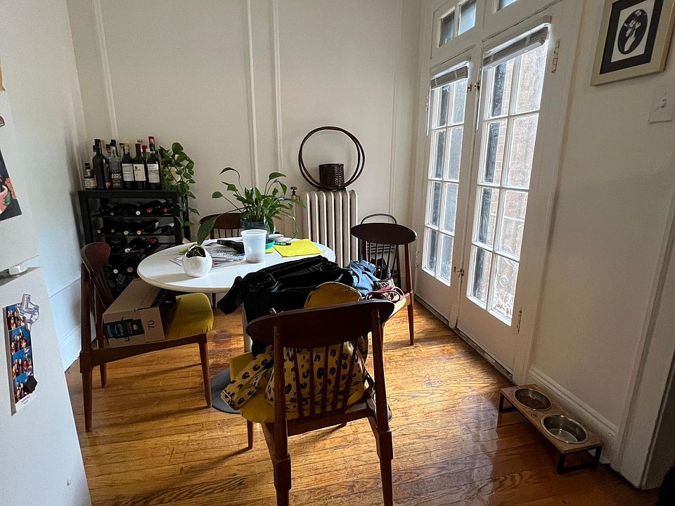 1st image of 1154 W Lunt Ave #205