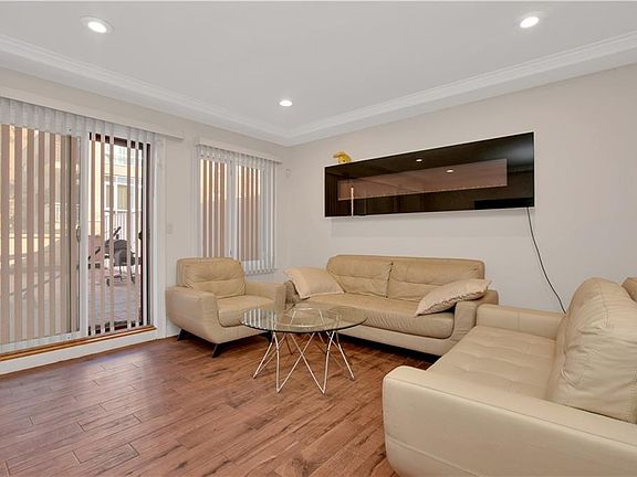 4th image of 3165 Emmons Ave APT 1J