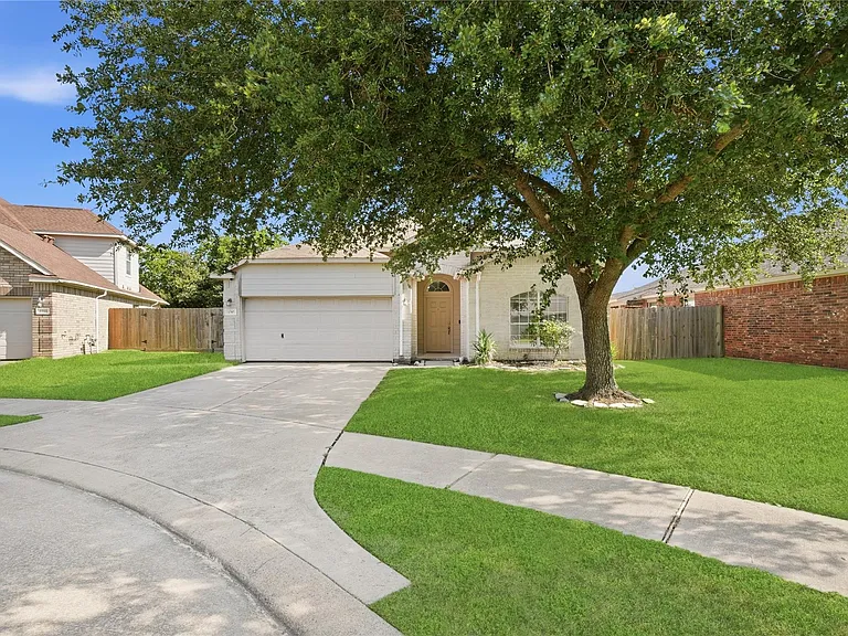 1707 N Highlands Xing — Photo 2