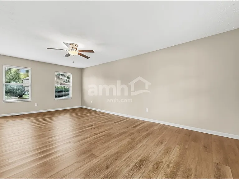 233 Saddle Creek Ln — Photo 7