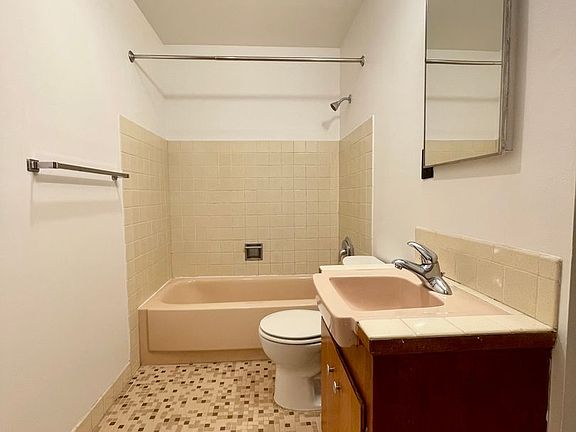 5th image of 4214 11th Ave NE APT 309