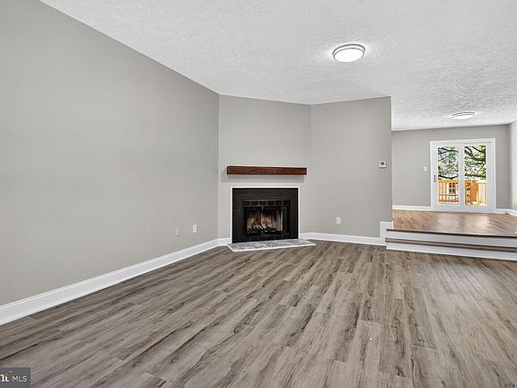5th image of 886 Bayridge Dr