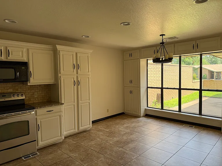 3922 Westminster Dr — Photo 5