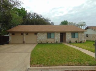 2902 Crystal Cir, Taylor, TX 76574