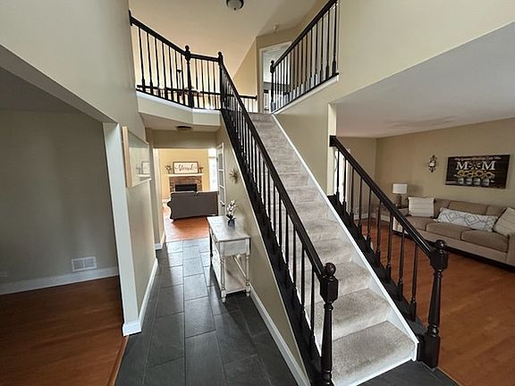 4th image of 29 Ivanhoe Ln