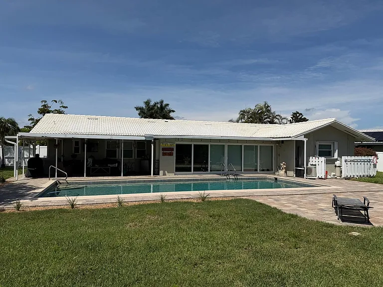 2876 Captiva Dr — Photo 22