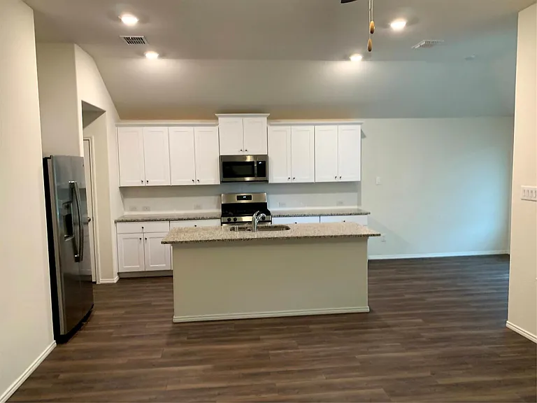 2444 Larimar Dr — Photo 5