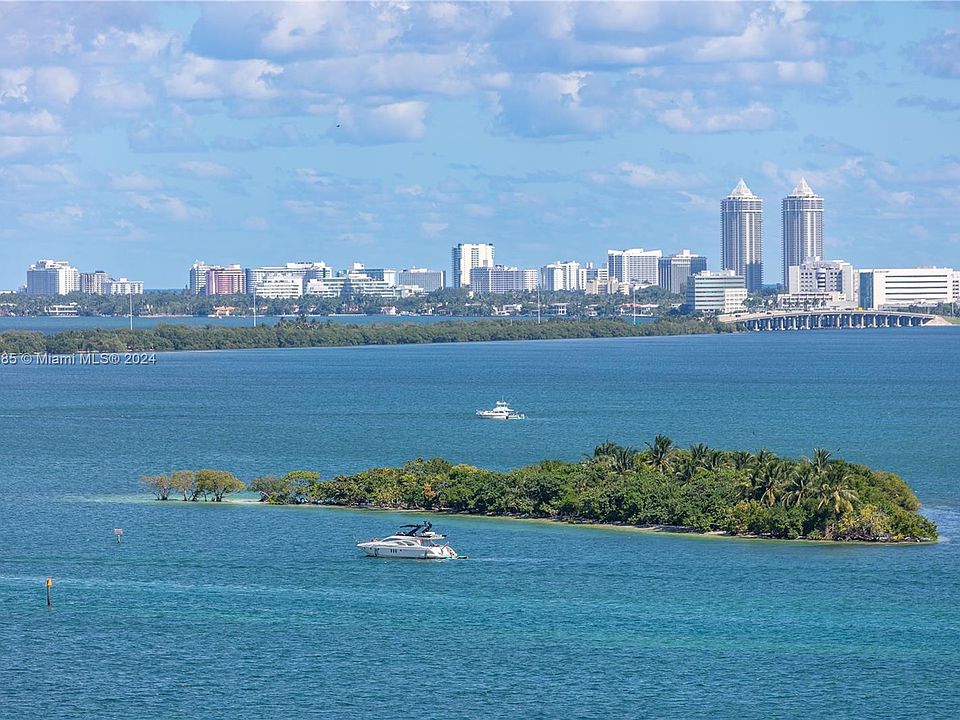 1st image of 1800 N Bayshore Dr APT 1601
