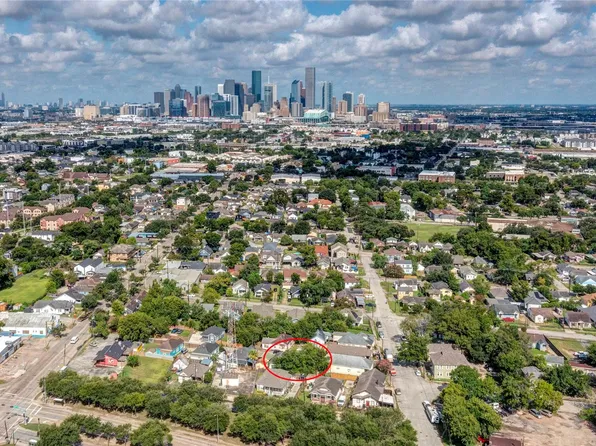4 Canal Ct, Houston, TX 77011