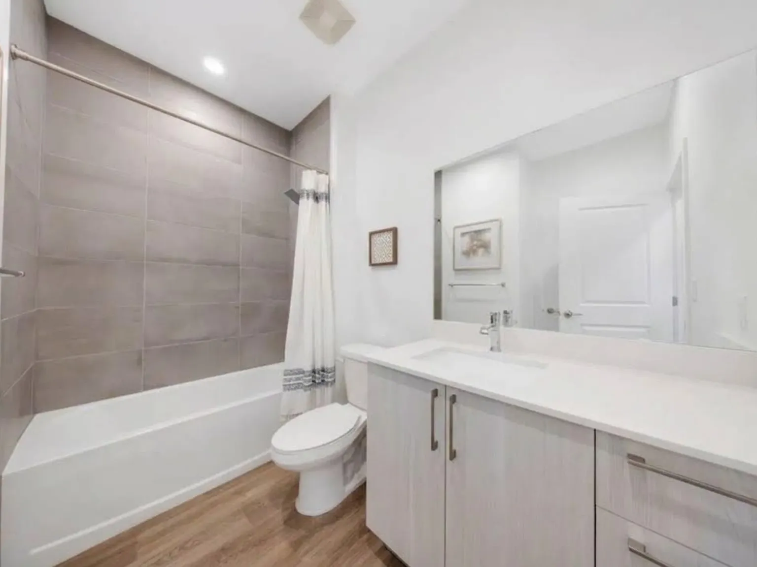 1 bed, 575 sqft, $2,200 — Photo 4