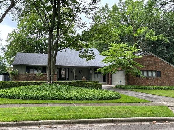 2130 Onekama Dr SE