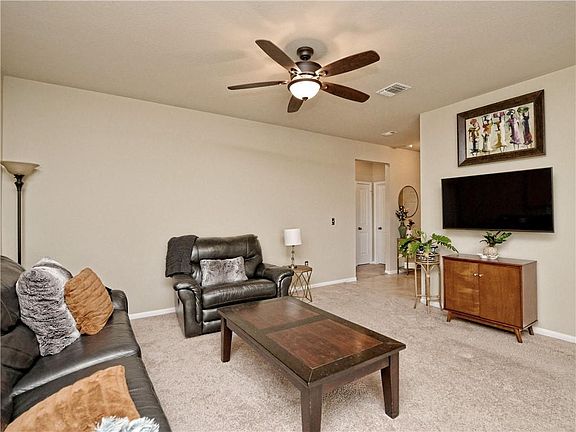 5th image of 421 Moulins Ln