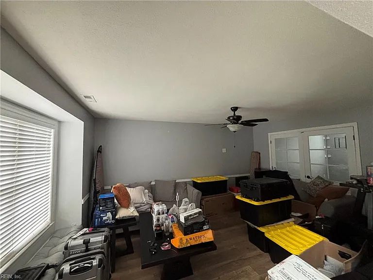 3145 Crestwood Ln — Photo 4
