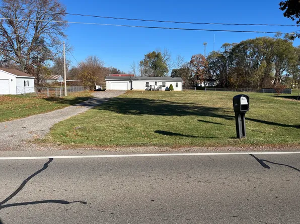 5040 E Berry Rd, Pleasant Lake, MI 49272