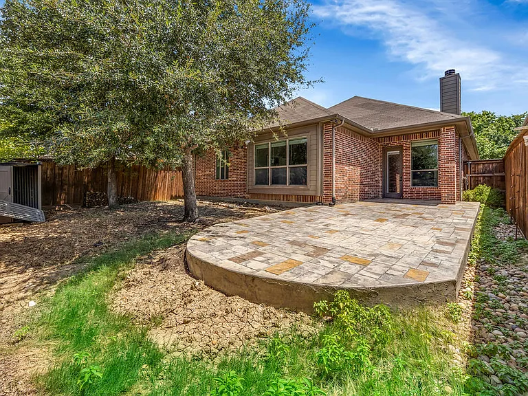 1721 Medina Ln — Photo 7