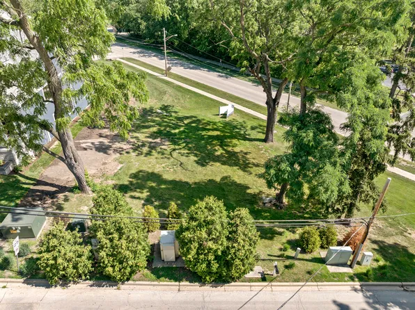 4 Mosedale St, Saint Charles, IL 60174