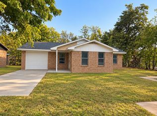 1209 W Kiamichi St, Hugo, OK 74743