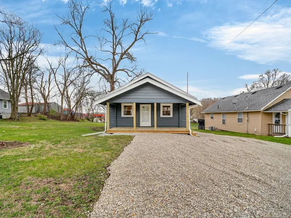 910 Lewis Ave, Des Moines, IA 50315