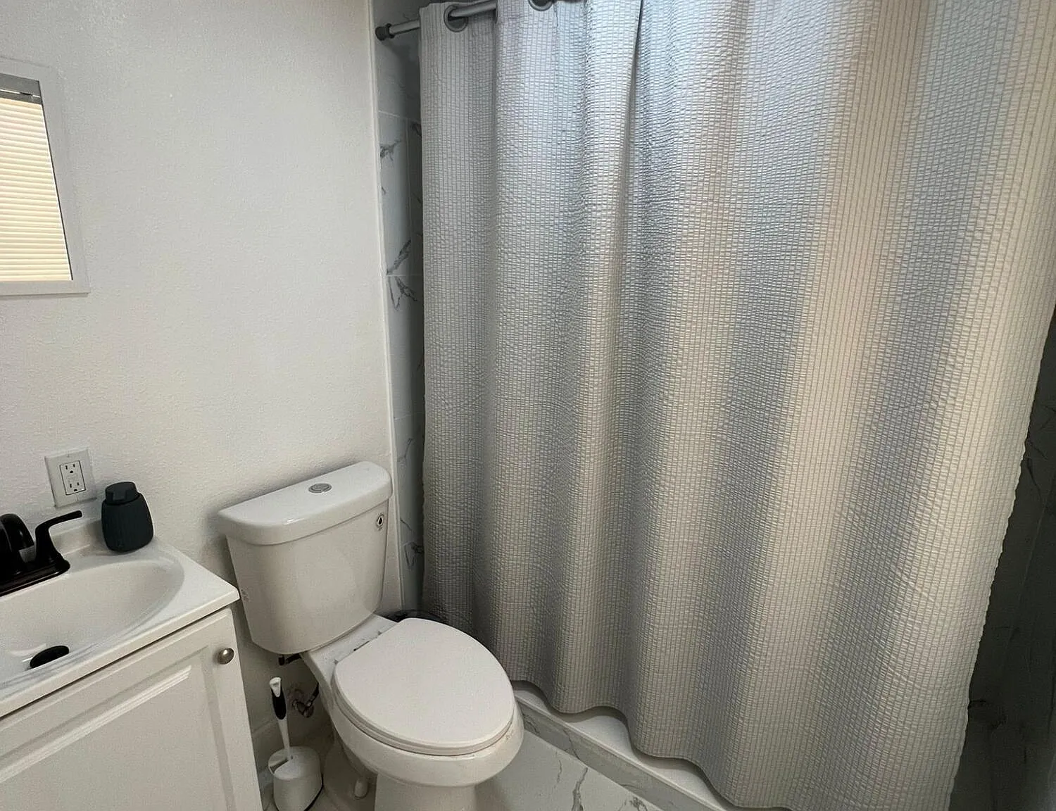 4 bed, 3.0 bath, 1411 sqft, $1,700 — Photo 3