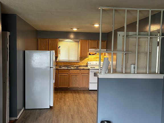 3rd image of 2405 Sunny Ln