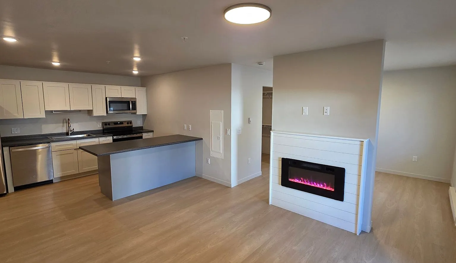 Commonwealth Flats — Photo 1