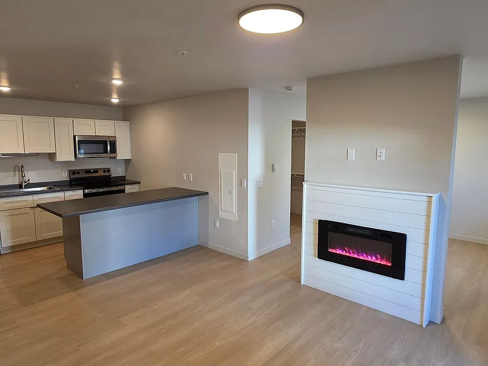 1221 Commonwealth Ave