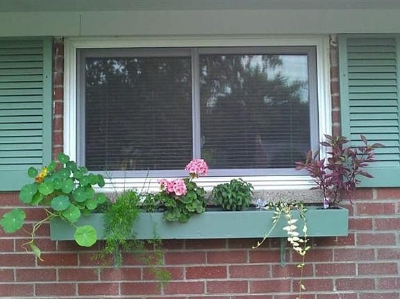 4th image of 572 Canterbury Dr