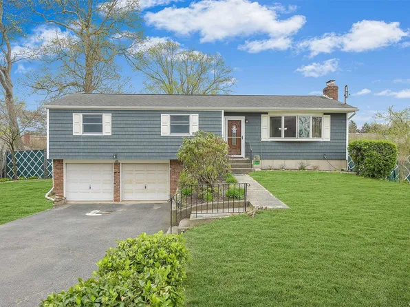 25 Woodland Boulevard, Centereach, NY 11720