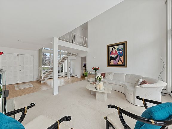 4th image of 1127 N Perry Dr