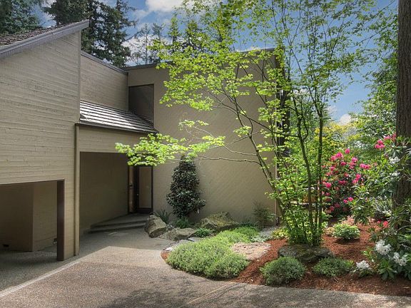2nd image of 21719 SE 5th Pl