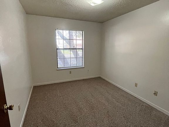 4th image of 132 Classic Ct