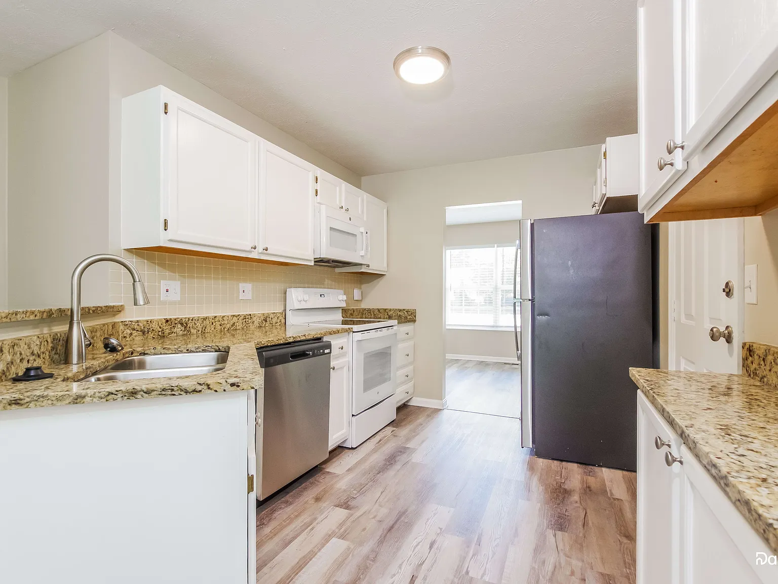 3 bed, 2.5 bath, 1907 sqft, $2,480 — Photo 4