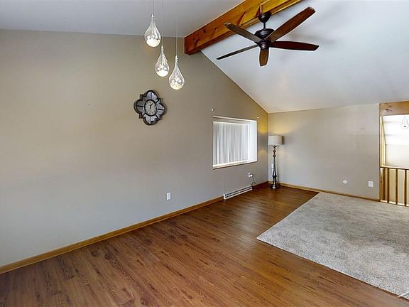4th image of 261 Cranbrook Dr