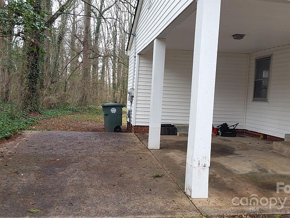 3rd image of 319 N Milford Dr
