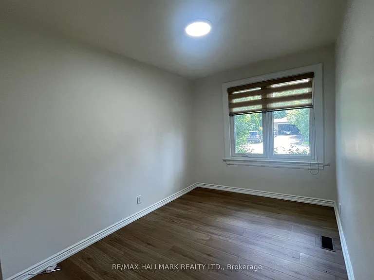 116 Cartier Cres #MAIN FLOOR — Photo 15