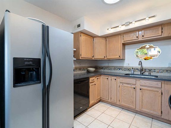 4th image of 1012 Calle Vianson