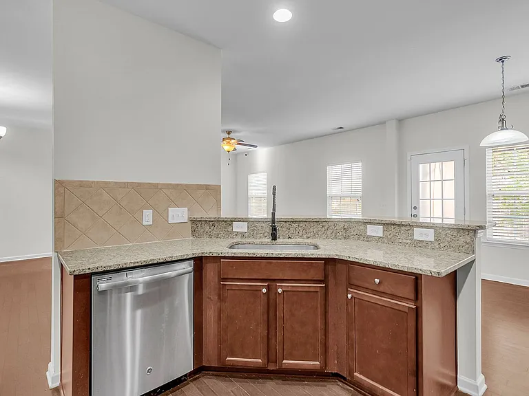 212 Longford Dr — Photo 20