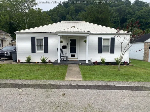 209 Lee Street, Mitchell Heights, WV 25601